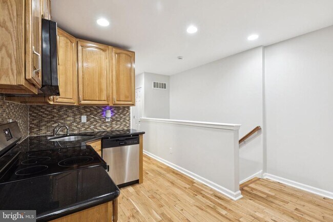 Building Photo - 1931 N Uber St