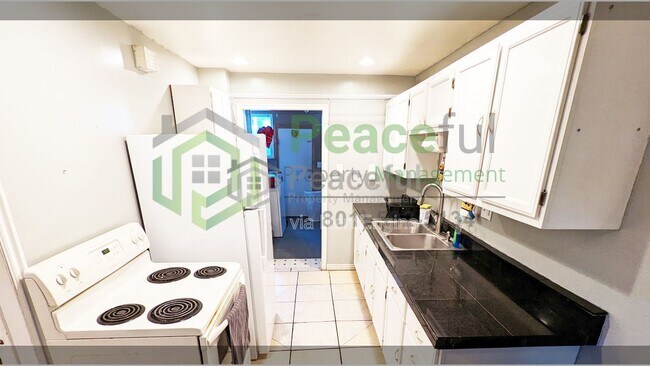 Building Photo - 1019 22nd St