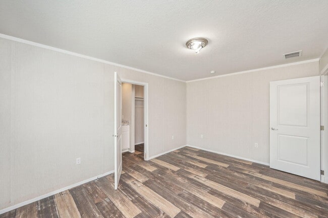 Building Photo - 126 Pansy Ln