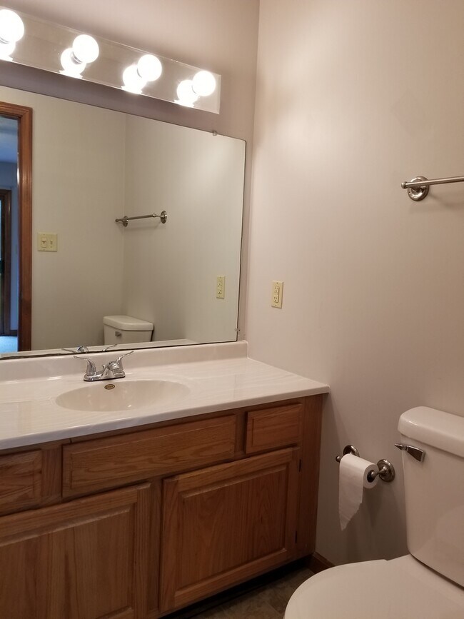 Building Photo - * August 2026* GREAT 3 Bed House!!