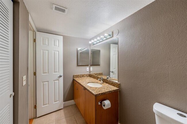 Building Photo - 731 Vista Isles Dr