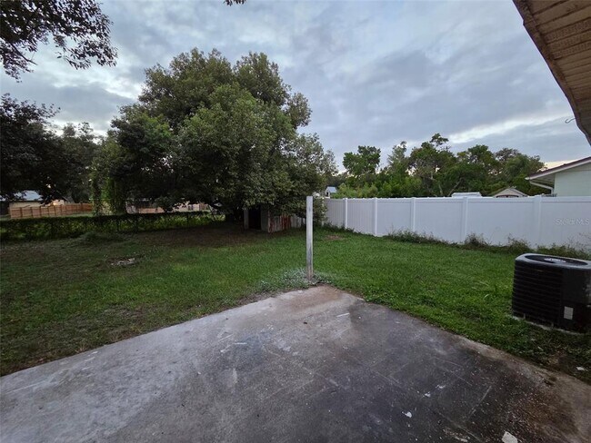 Building Photo - 39611 Meadowood Loop