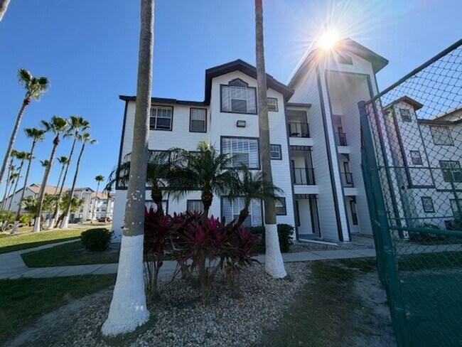 Building Photo - Spacious and Beautiful - Unfurnished 2/2 at Villas Del Sol !