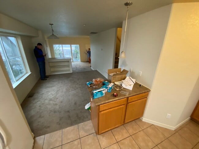 Building Photo - Fantastic Views From This Three Bedroom Townhome