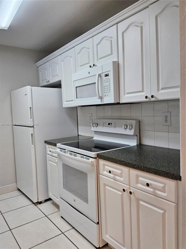 Building Photo - 7115 Miami Lakes Dr