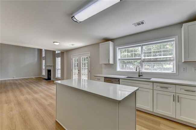 Building Photo - 340 Waddington Trail