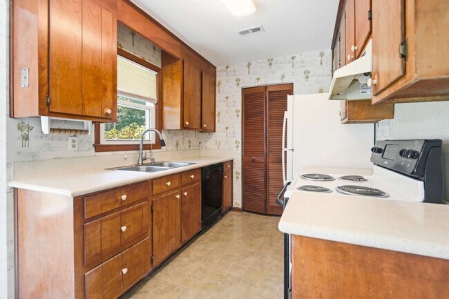 Building Photo - 617 Longleaf Rd