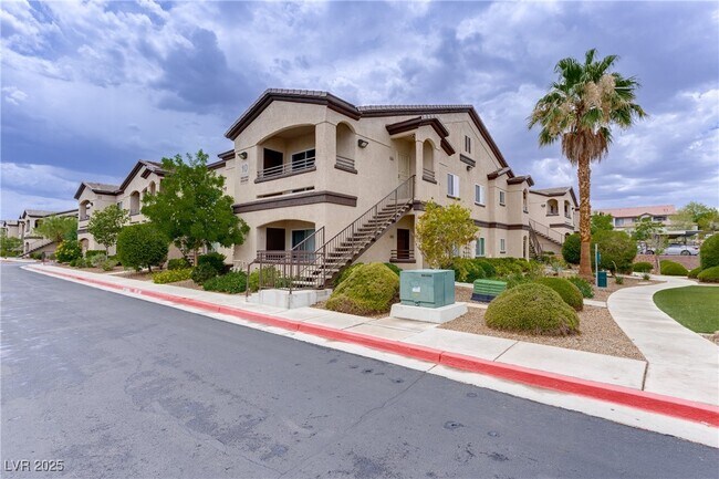 Primary Photo - 2291 W Horizon Ridge Pkwy