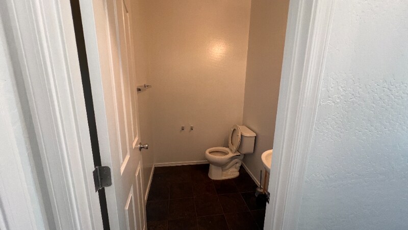 Building Photo - 1436 N 80th Dr