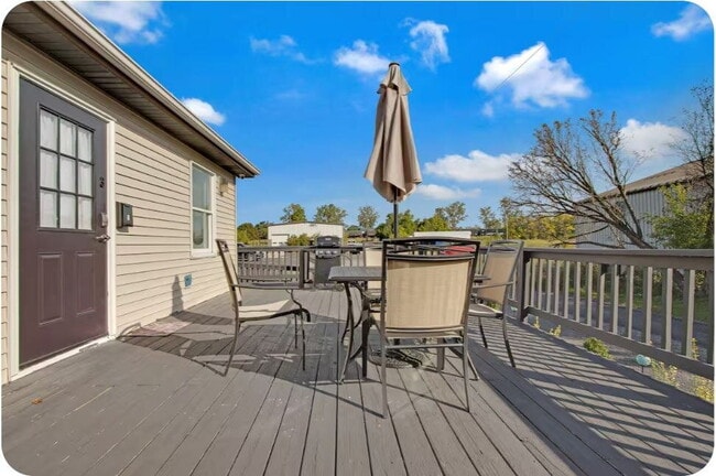 Building Photo - Furnished 1-Bedroom Apartment with Private Entrance and Free Laundry