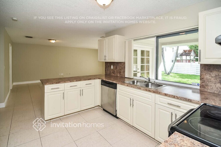 Building Photo - 14655 SW 139th Ct