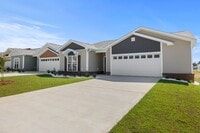 Building Photo - Stunning Newer Townhouse