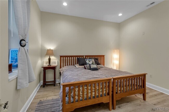 Building Photo - 251 Main St