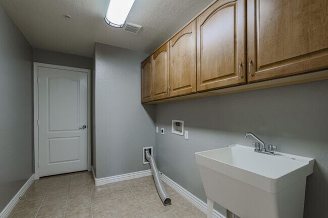 Building Photo - 21320 N 56th St