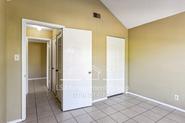Building Photo - 6702 Windsor Hollow Dr