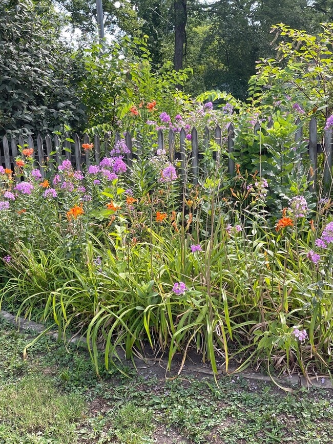 Building Photo - 2318 Storm St