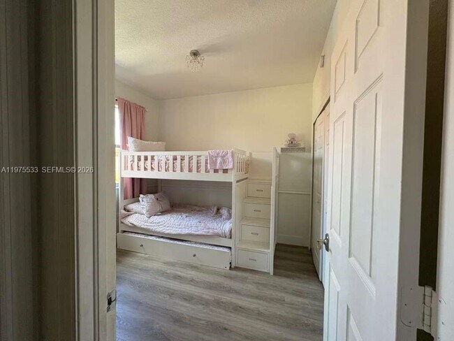 Building Photo - 6104 NW 114th Pl