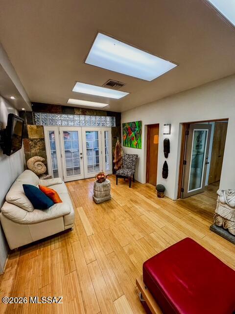 Building Photo - 708 W Mesa Verde Dr