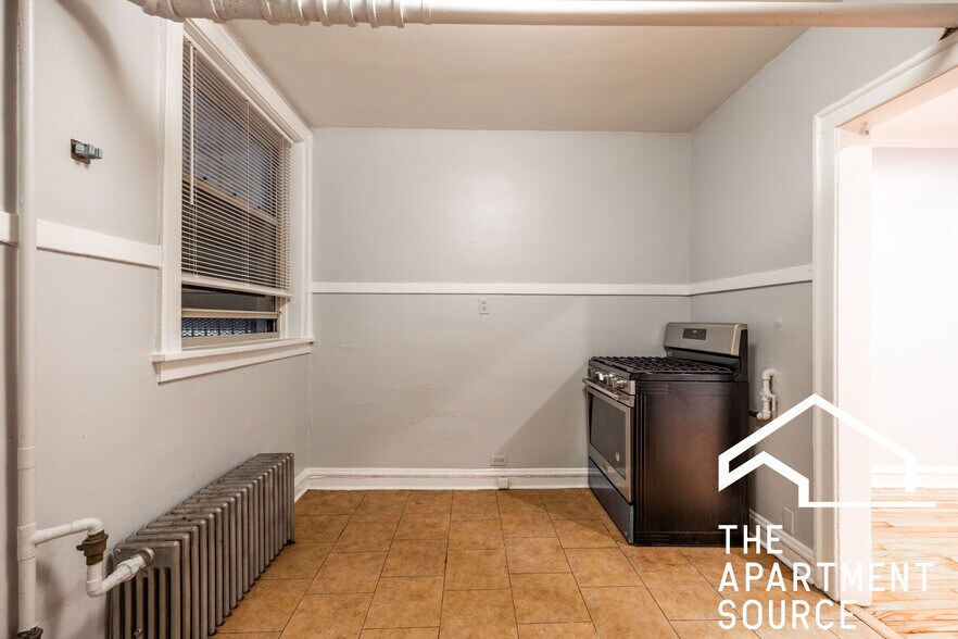 Building Photo - 5642 N Kimball Ave