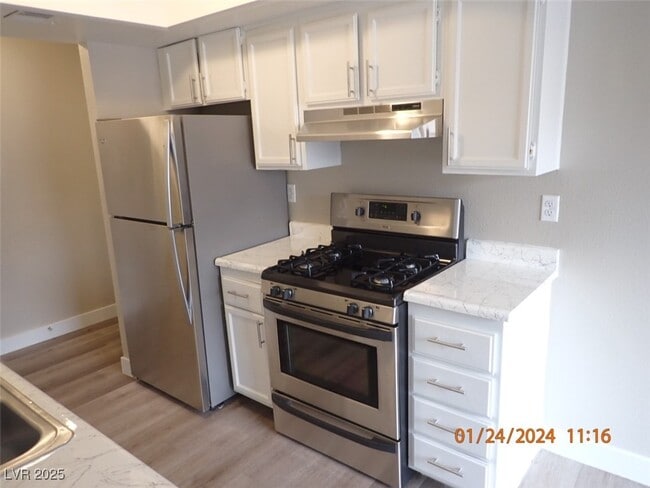 Building Photo - 4571 Carriage Park Dr