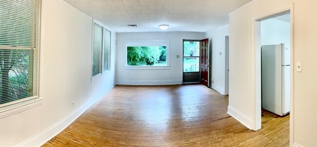 Building Photo - 290 Sunset Dr