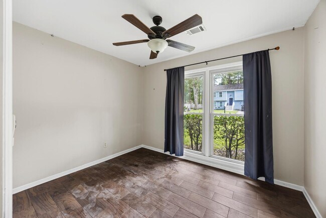 Building Photo - 8219 N Ridgebrook Dr