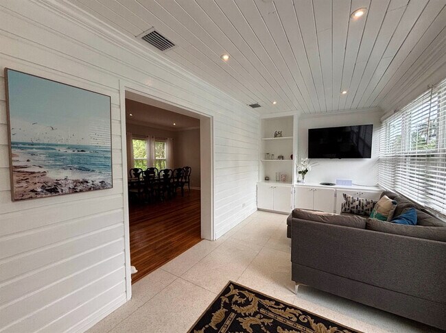 Primary Photo - 310 30th St