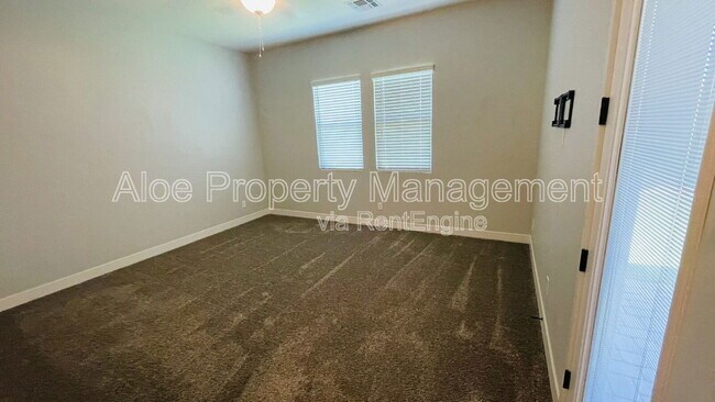 Building Photo - 2995 W Lynx Dr