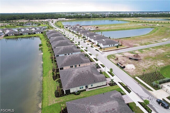 Building Photo - 44442 Palm Frond Dr