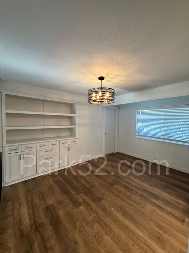 Building Photo - Newly Remodeled 3 Bedroom Duplex