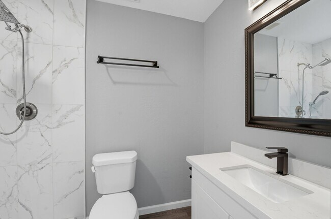 Building Photo - Beautiful Glendale Home With Pool!