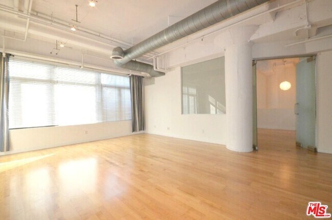 Building Photo - 1100 S Grand Ave