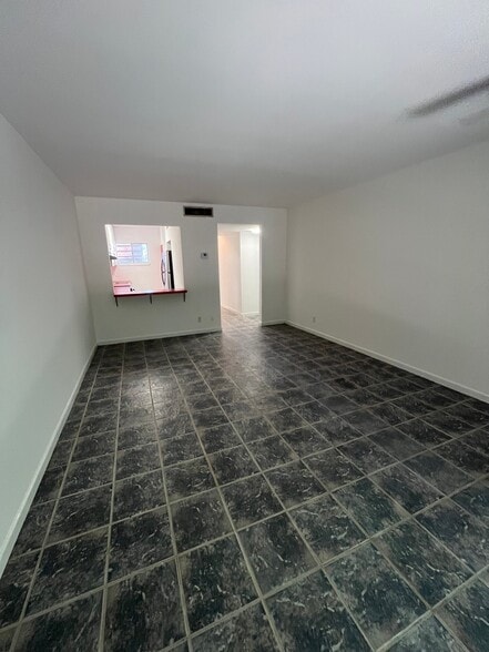 Building Photo - 3838 Pontchartrain Dr