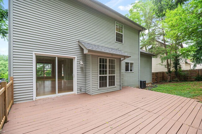 Building Photo - 127 W Harbor Dr