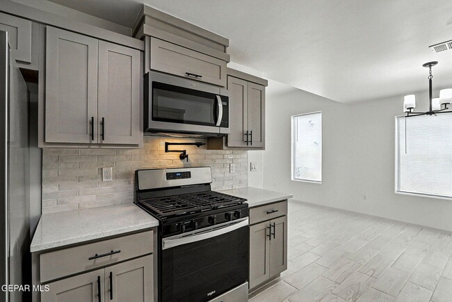 Building Photo - 941 Sandhurst Pl