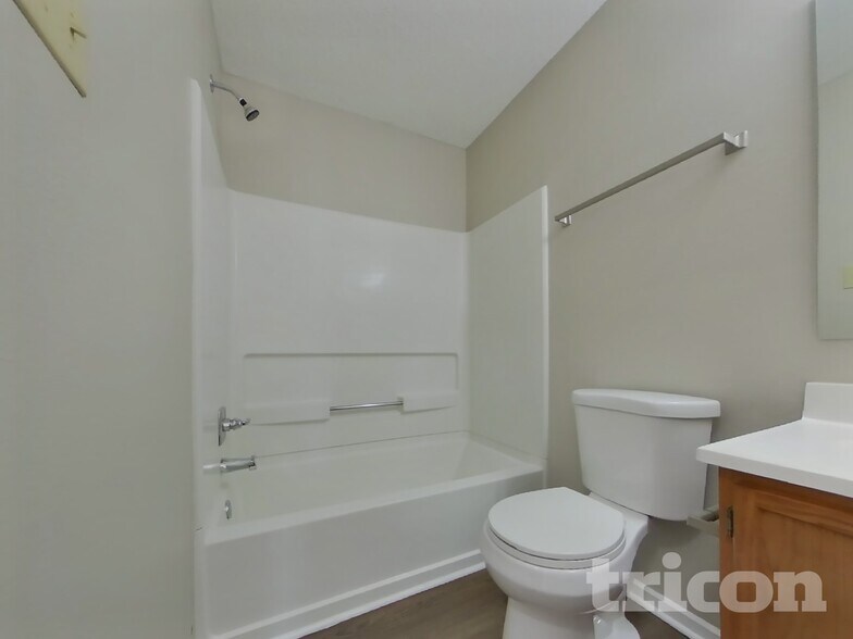 Building Photo - 13460 N Carwood Ct