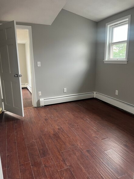 Building Photo - 10 Wakefield Ave