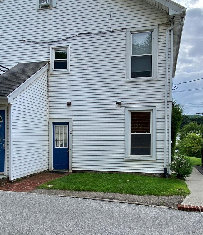 Building Photo - 19 Memorial Ave