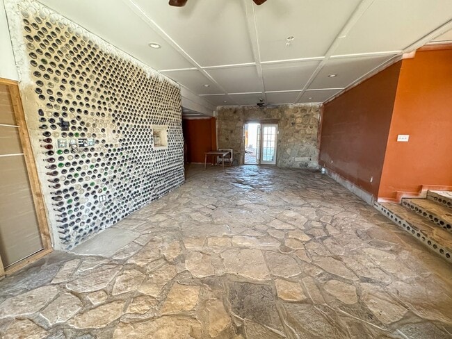 Building Photo - 400 N Smiling Dog Trail