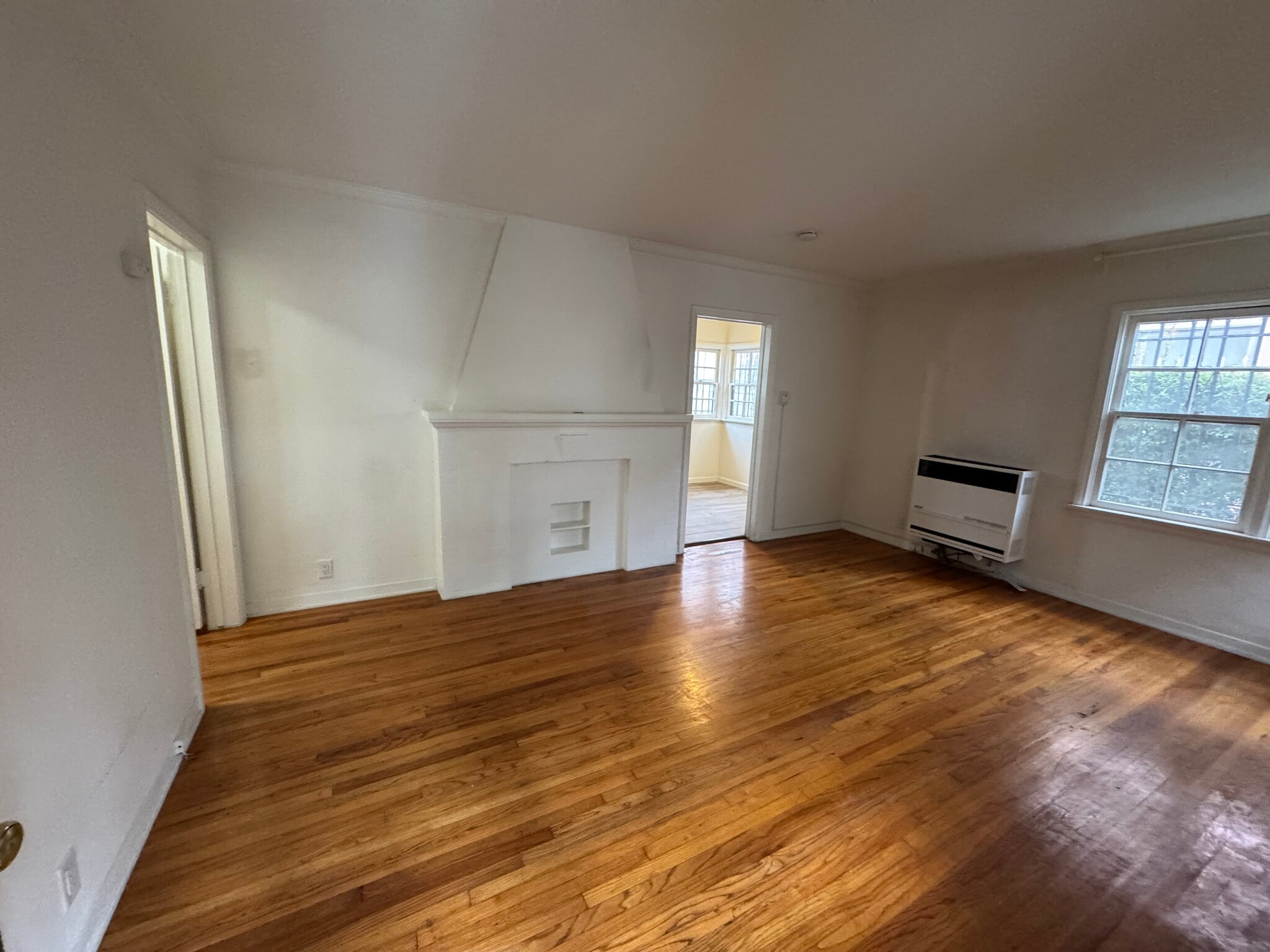 Building Photo - 5767 San Vicente Blvd