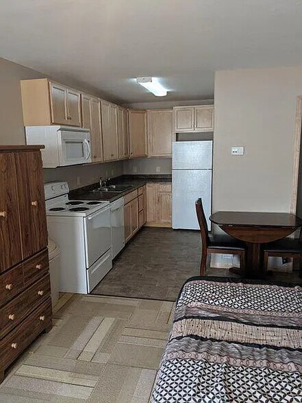 Building Photo - 812 Adams Ave