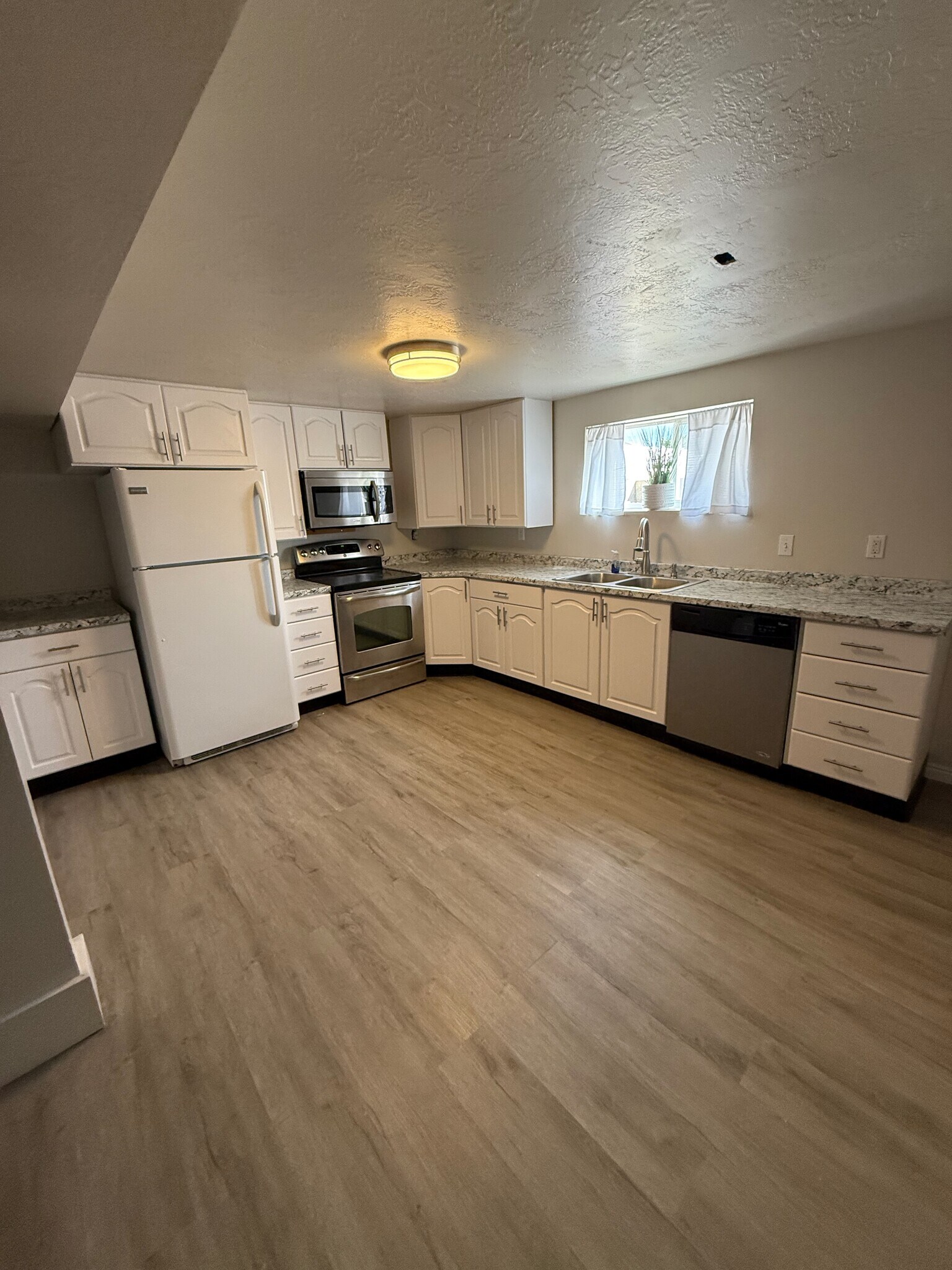 Building Photo - 1105 W 10550 S