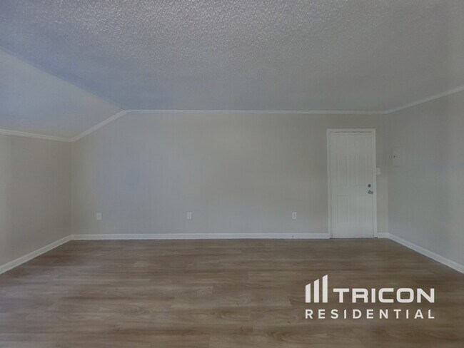 Building Photo - 5407 River Falls Dr