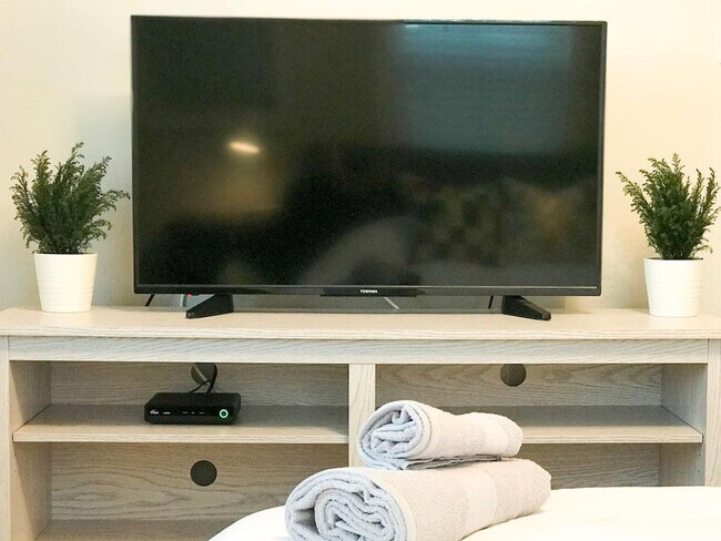 Building Photo - 810 Broadway