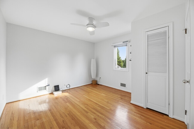 Building Photo - 150 Hankins Rd