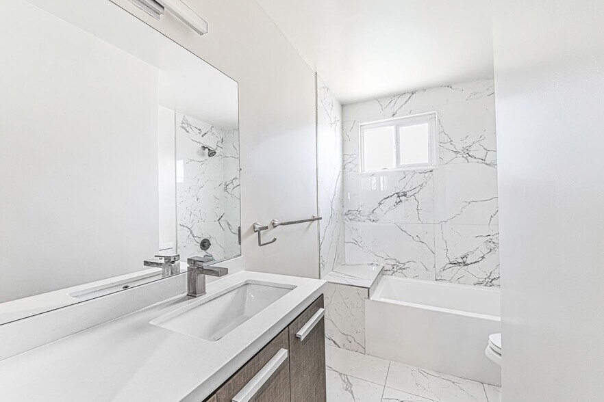 Building Photo - 5005 August St