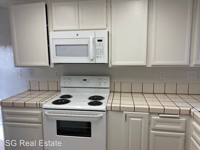Building Photo - 3 br, 2.5 bath House - 1537 Apache Dr. Unit D