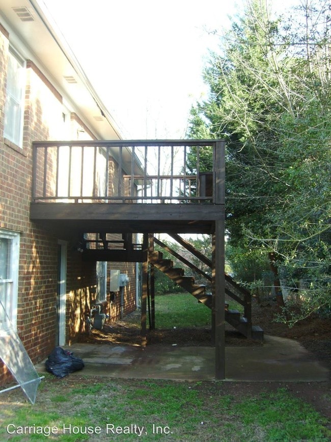 Building Photo - 3 br, 2 bath Apartment - 135 Barrington Drive