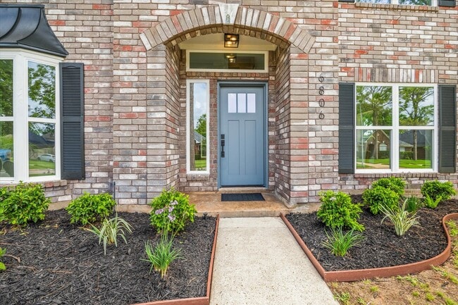 Building Photo - 6806 Flowermound Dr