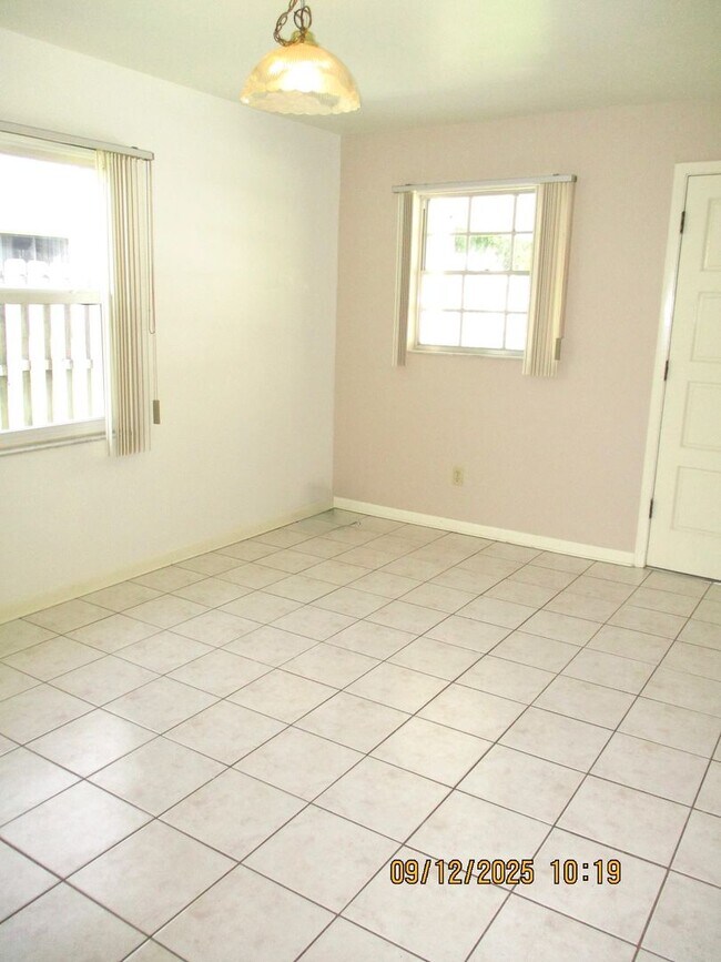 Building Photo - Spacious 2BR/2BA Townhouse – 1,550 Sq. Ft....